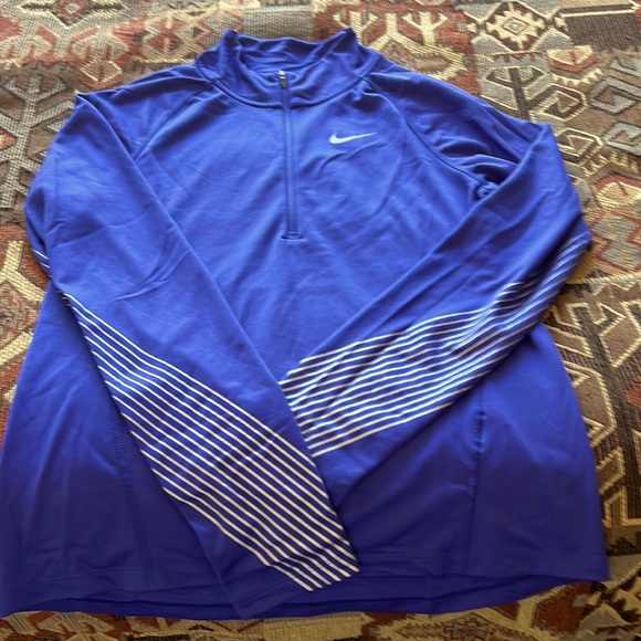Nike woman’s long sleeve running shirt. - Picture 1 of 6